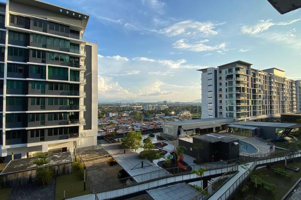8Pax Cozy Home Stay Jazz Suites 1 Vivacity Kuching Sarawak 3Br Extérieur photo