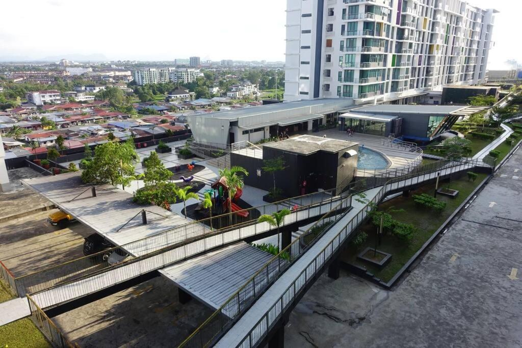 8Pax Cozy Home Stay Jazz Suites 1 Vivacity Kuching Sarawak 3Br Extérieur photo