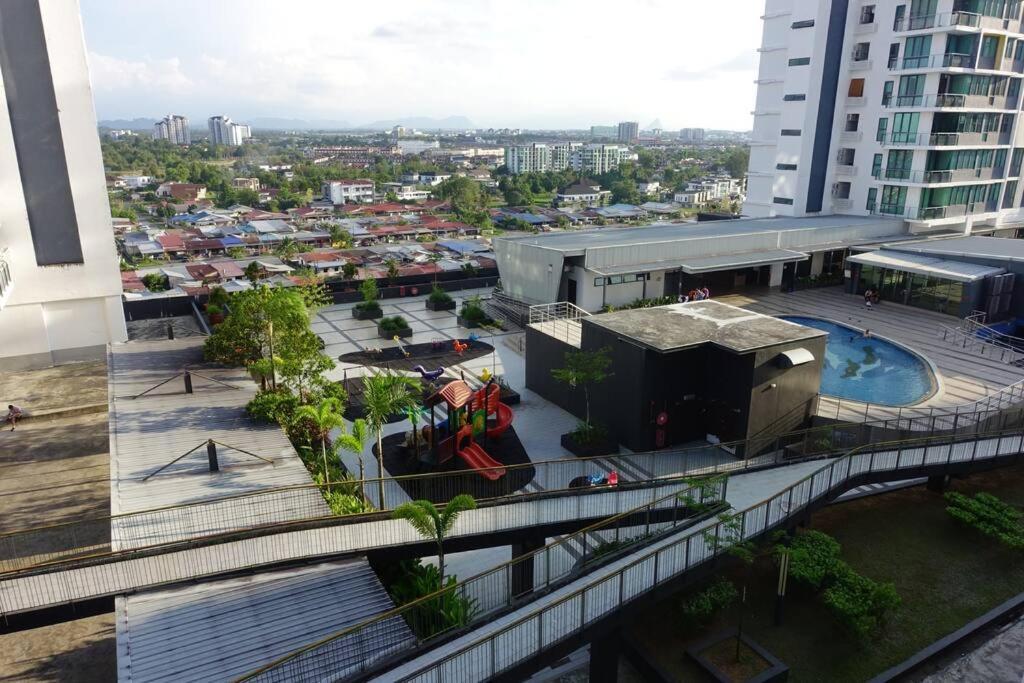 8Pax Cozy Home Stay Jazz Suites 1 Vivacity Kuching Sarawak 3Br Extérieur photo
